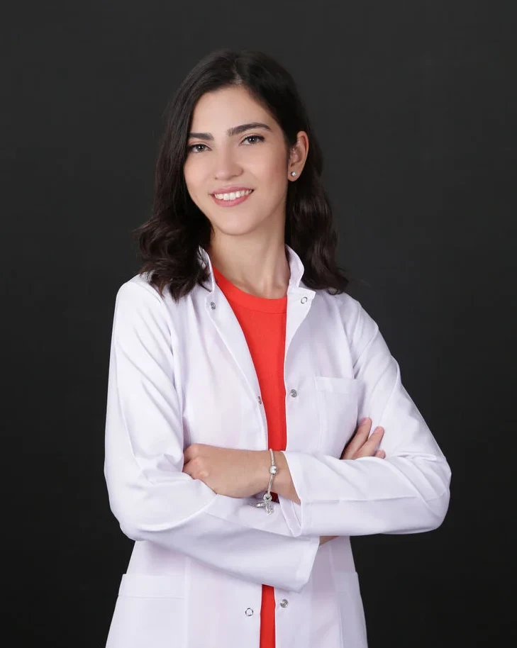 Dr. Dt. Sinem İŞLER'in portresi