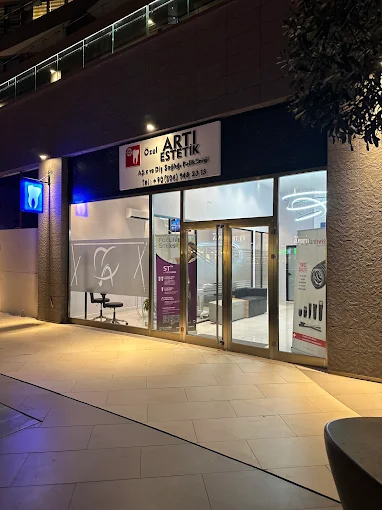 Artı Estetik kliniğinin dış cephesi